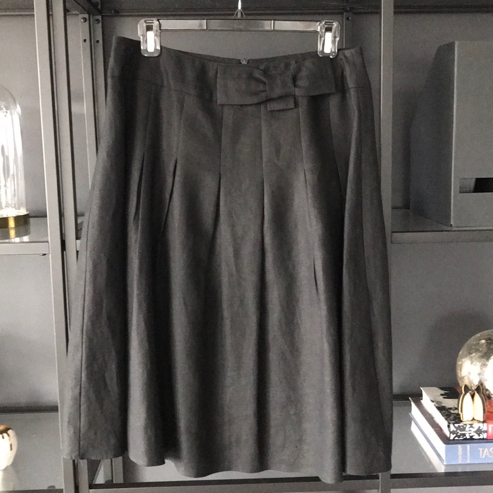 Black linen pleated skirt with bow